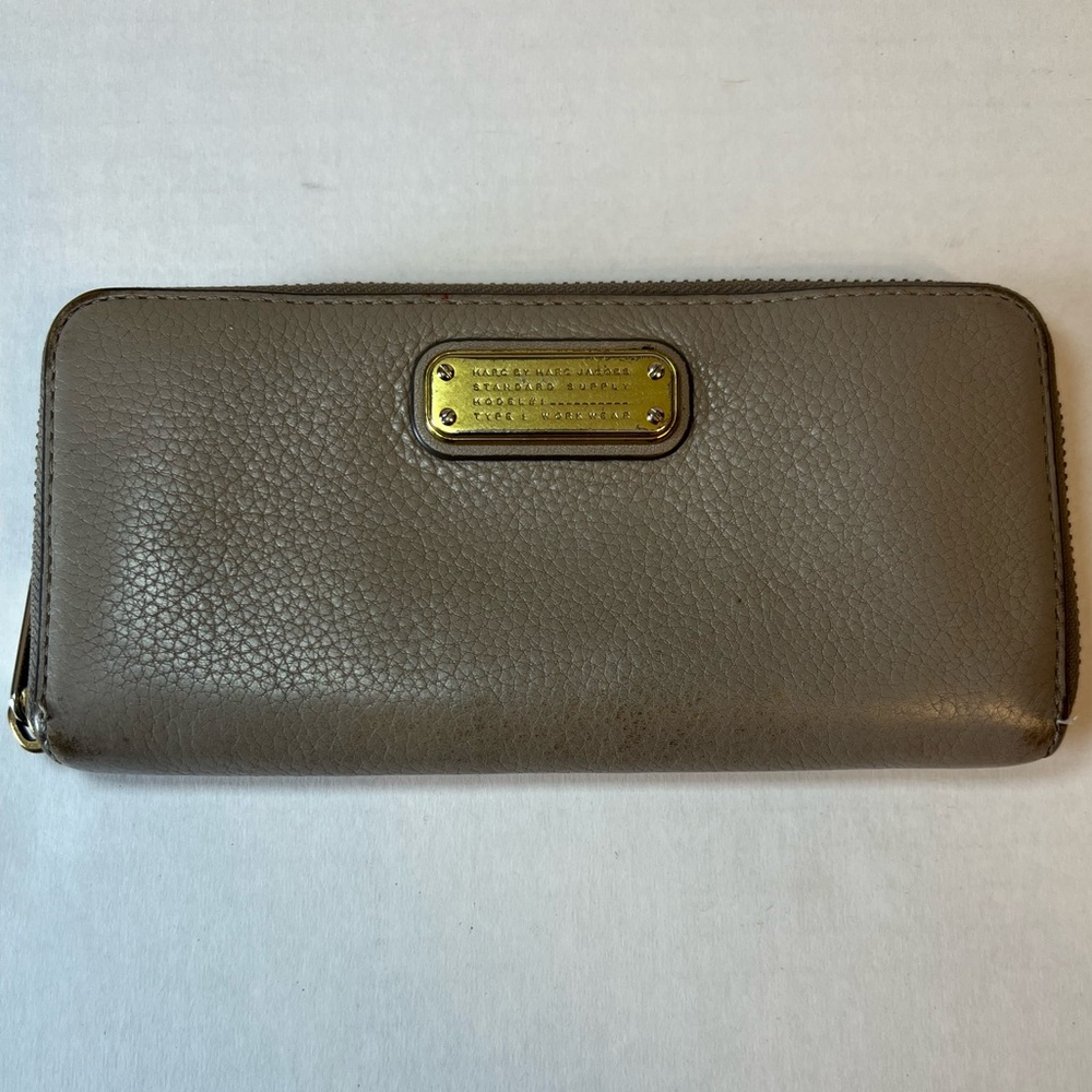 Marc Jacobs zip around‎ long wallet